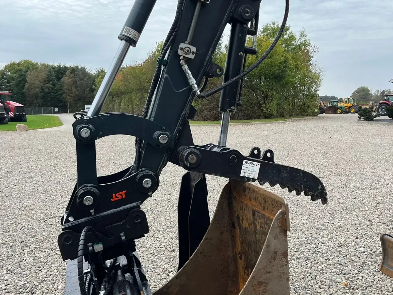 Billede 8 - Hyundai HX55 Med Hydrema skifte og centralsmørring og grab-klo på. Udlejes, også med forkøbsret.