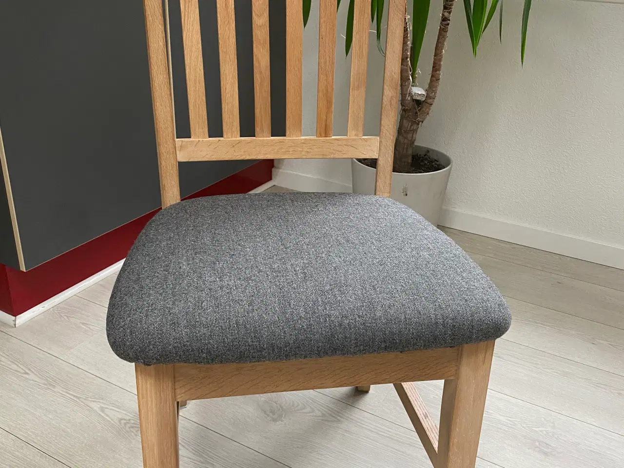 Billede 2 - Spisebord med stole i eg
