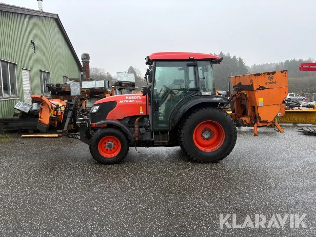 Billede 2 - Traktor Kubota M7040 med sneplov og Saltspreder