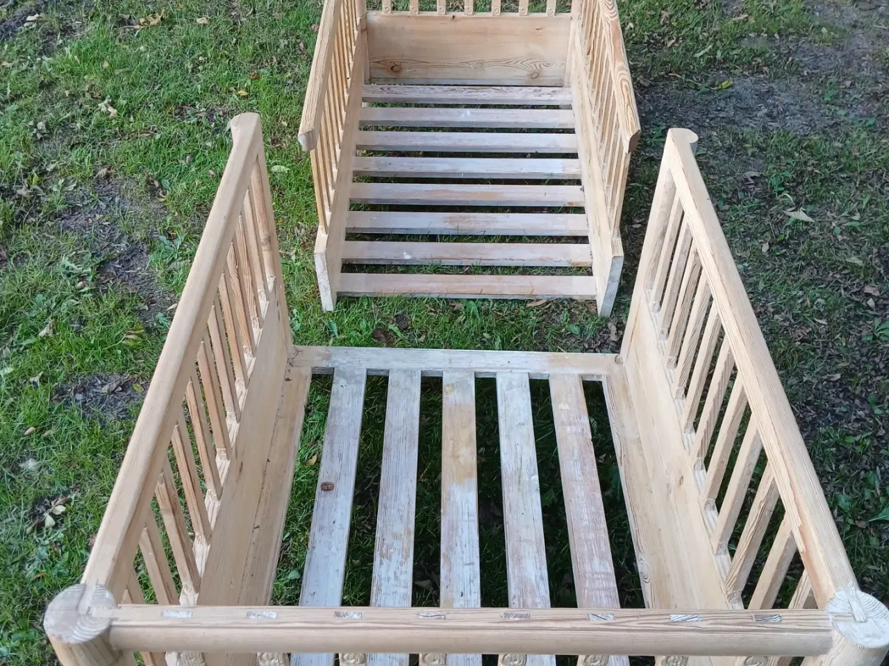 Billede 8 - Antik udtræks børneseng fra omkring år 1900