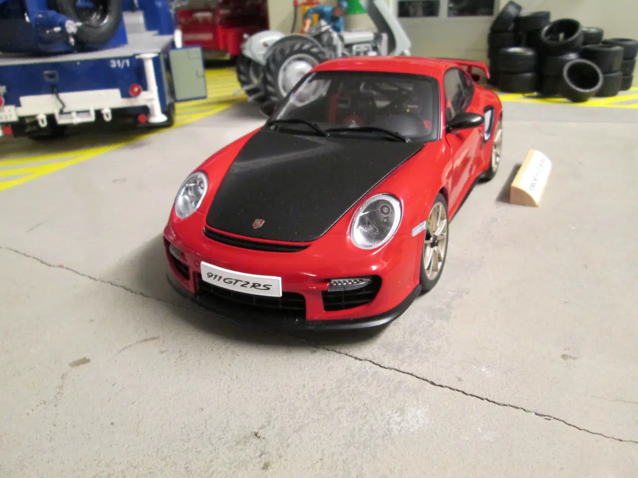 Billede 2 - Modelbil 1:18  Porsche 911 GT2 RS Auto-art