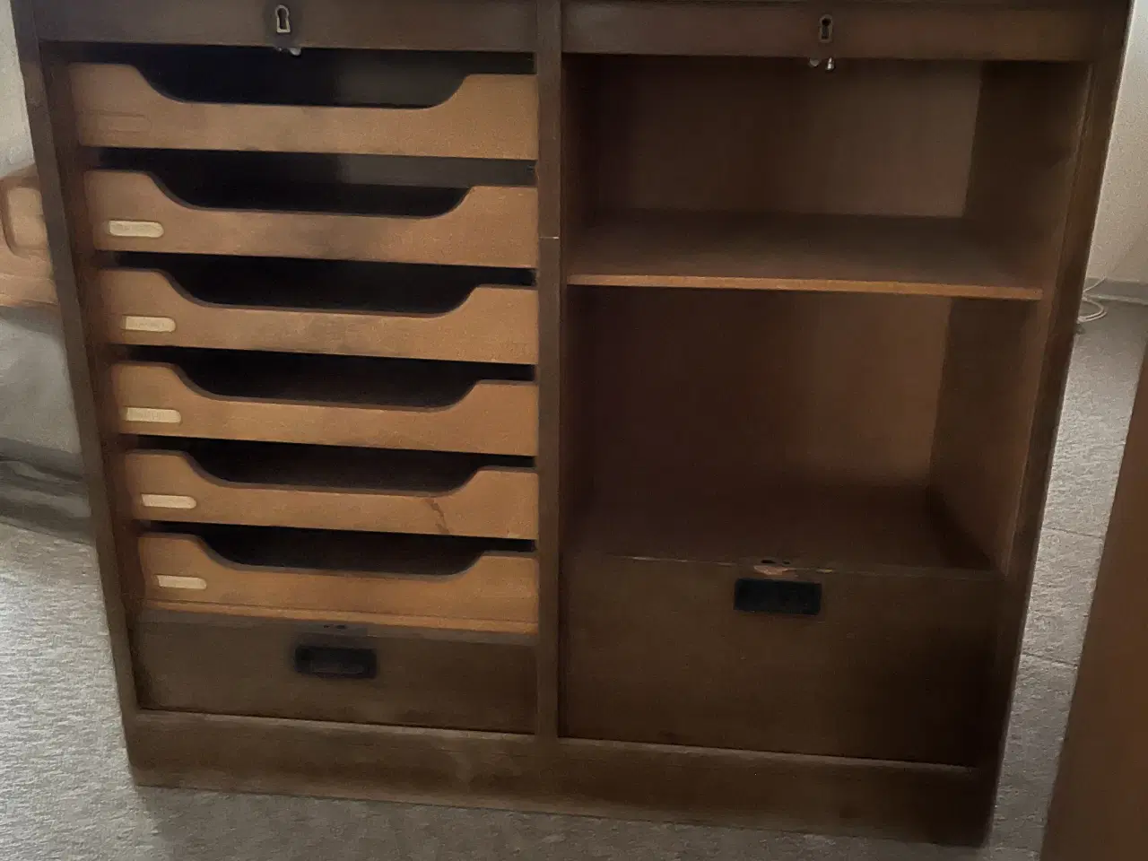 Billede 2 - Skab med jalousilåger