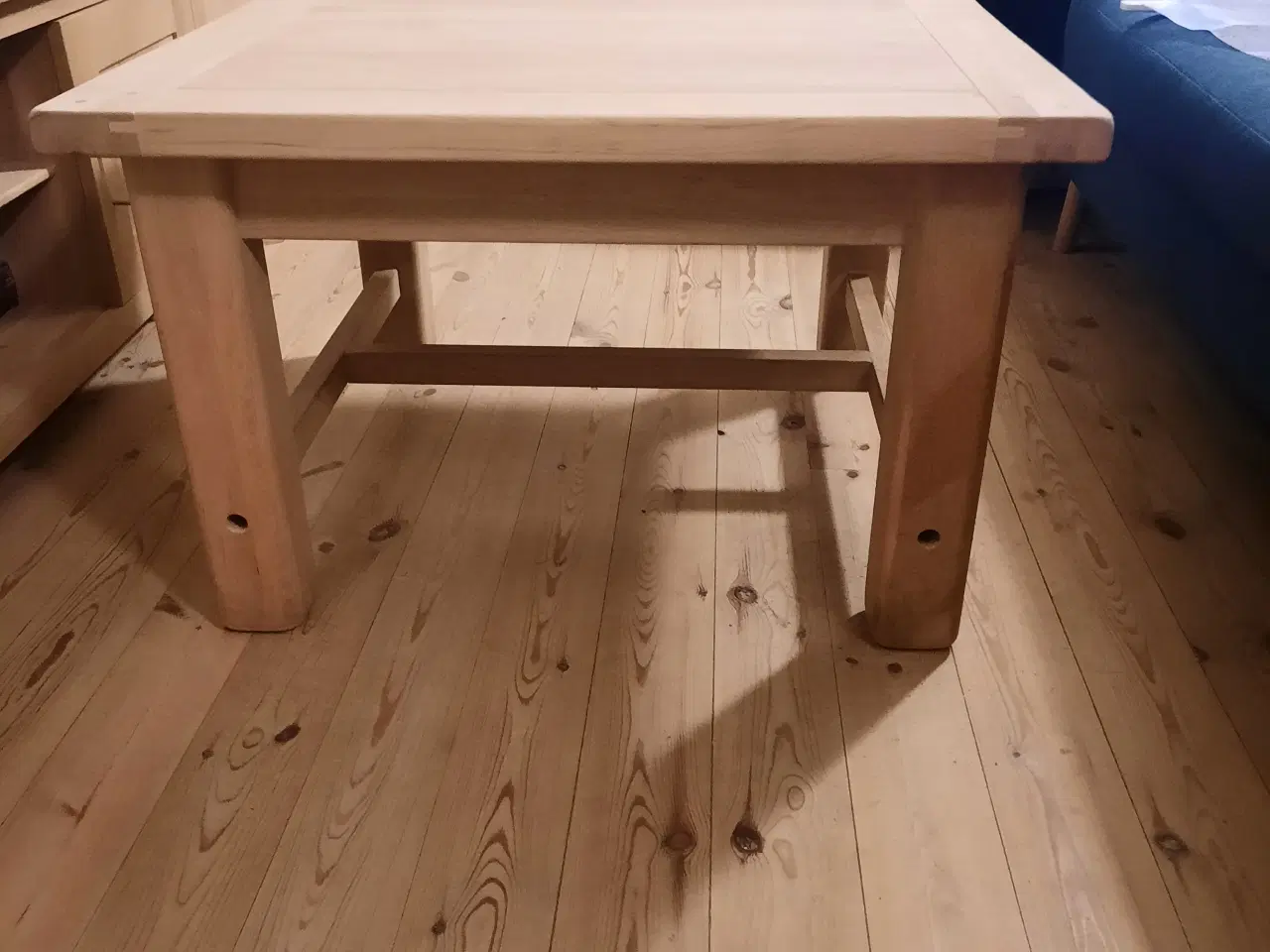 Billede 2 - Egetræs sofabord sælges.