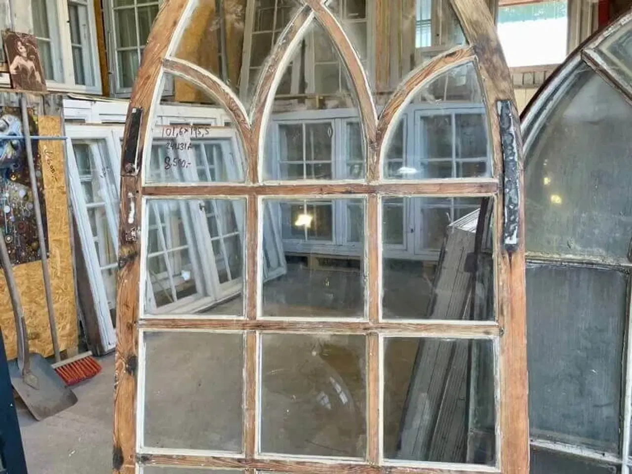 Billede 1 - Stort, restaureret kirkevindue