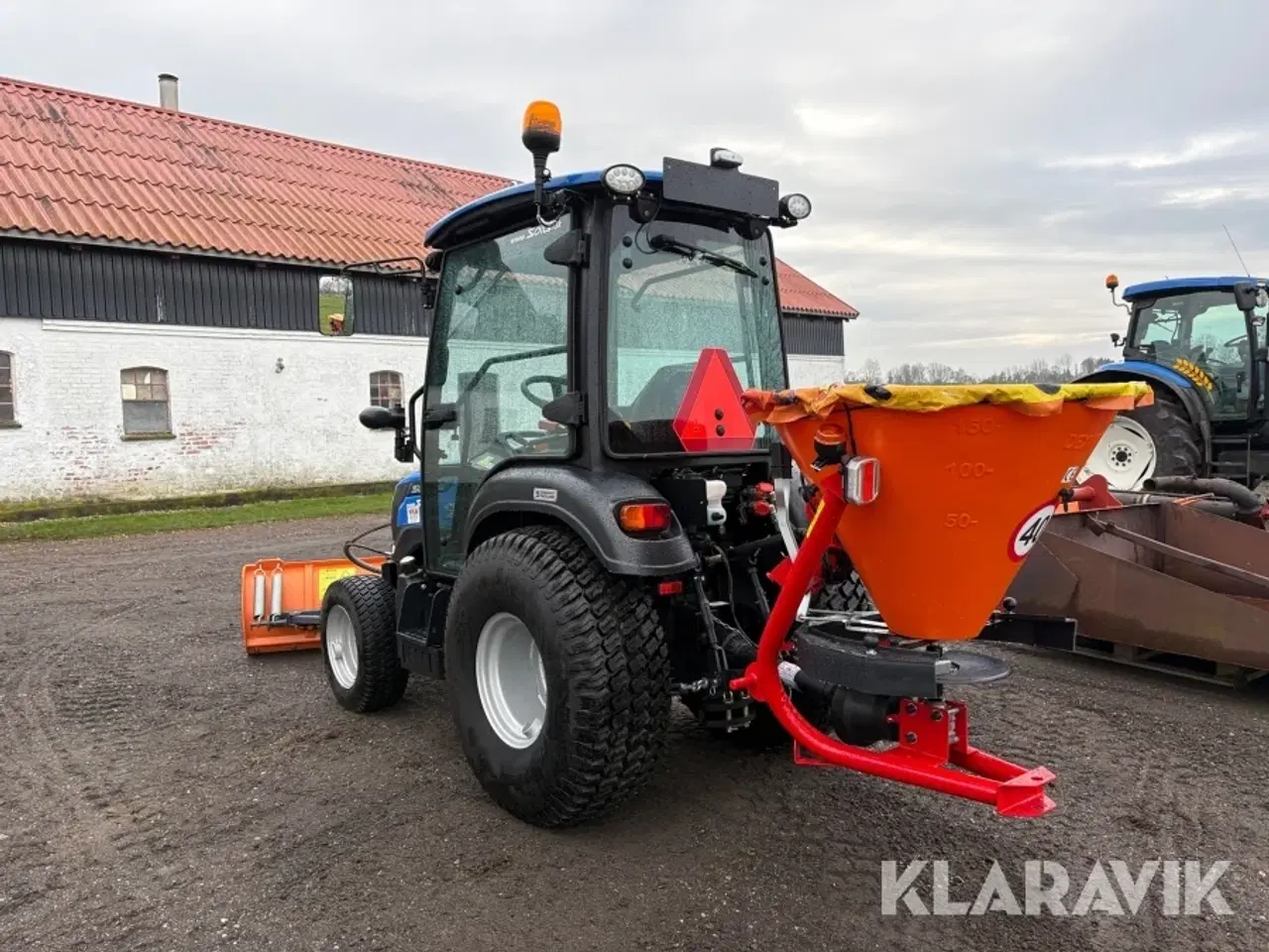 Billede 4 - Traktor med sneplov og saltspreder Solis H26 HST