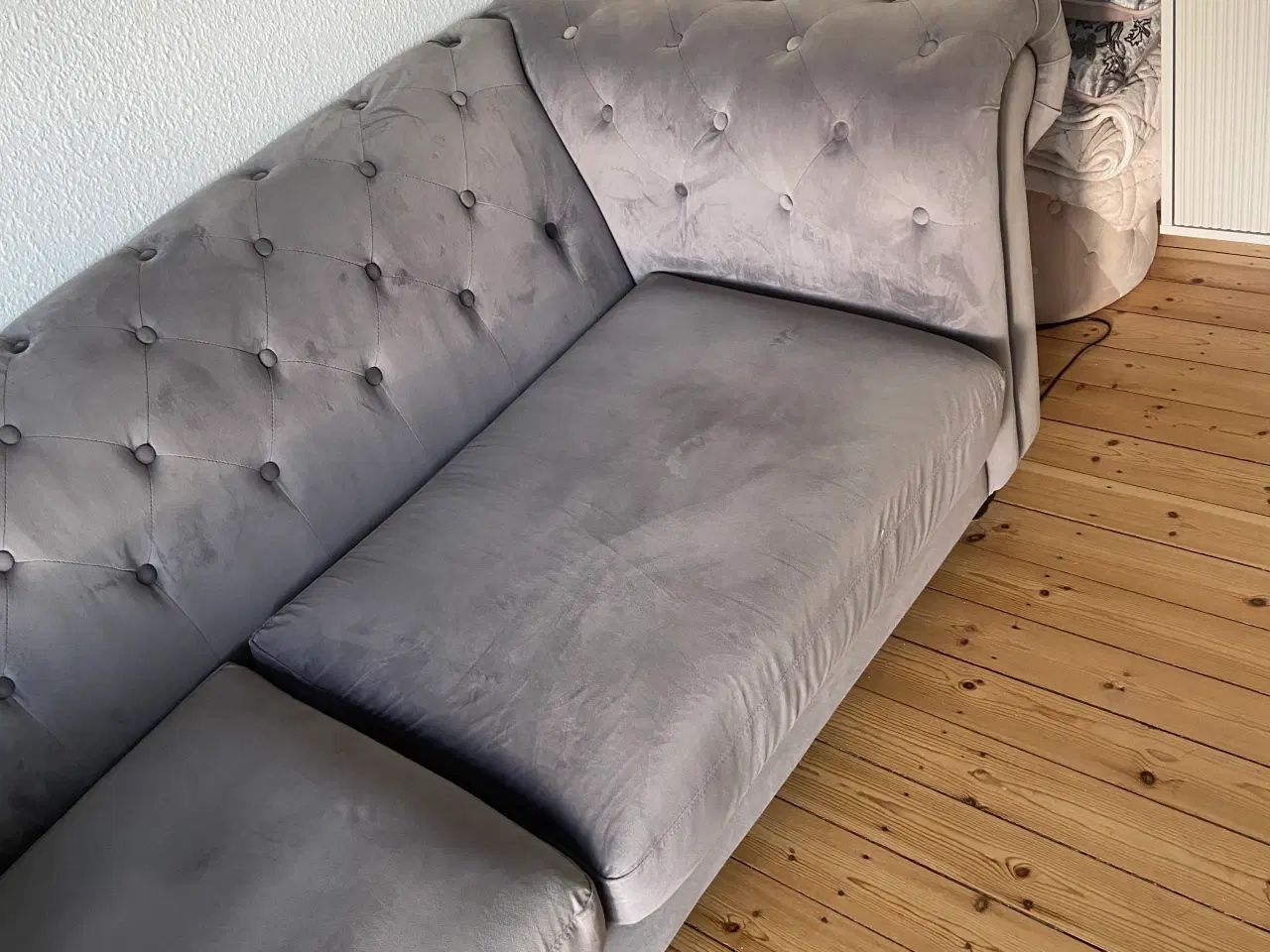 Billede 4 - Grå velour sofa