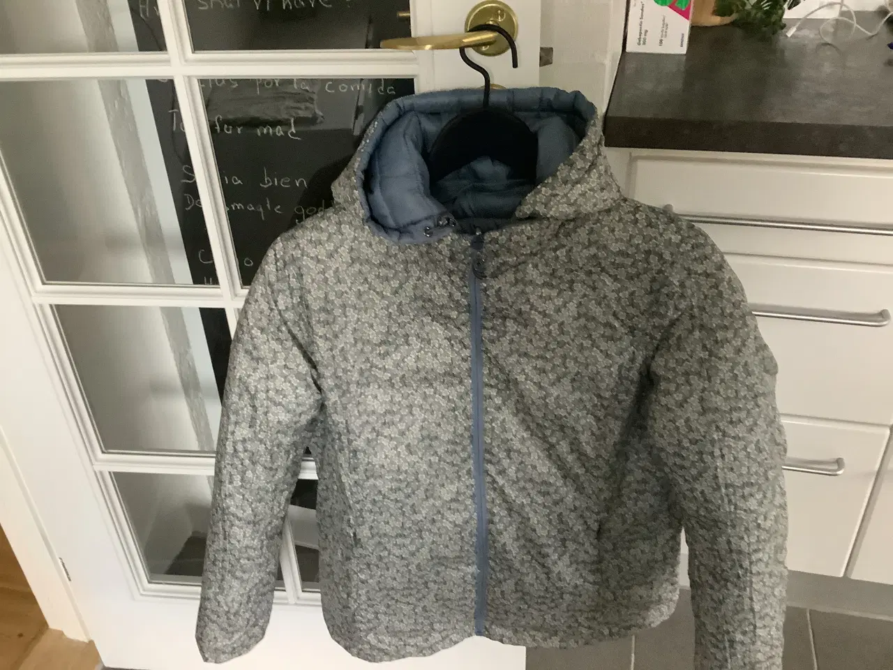 Billede 1 - Flot vendbar jakke, 2 i en - forårsjakken☀️