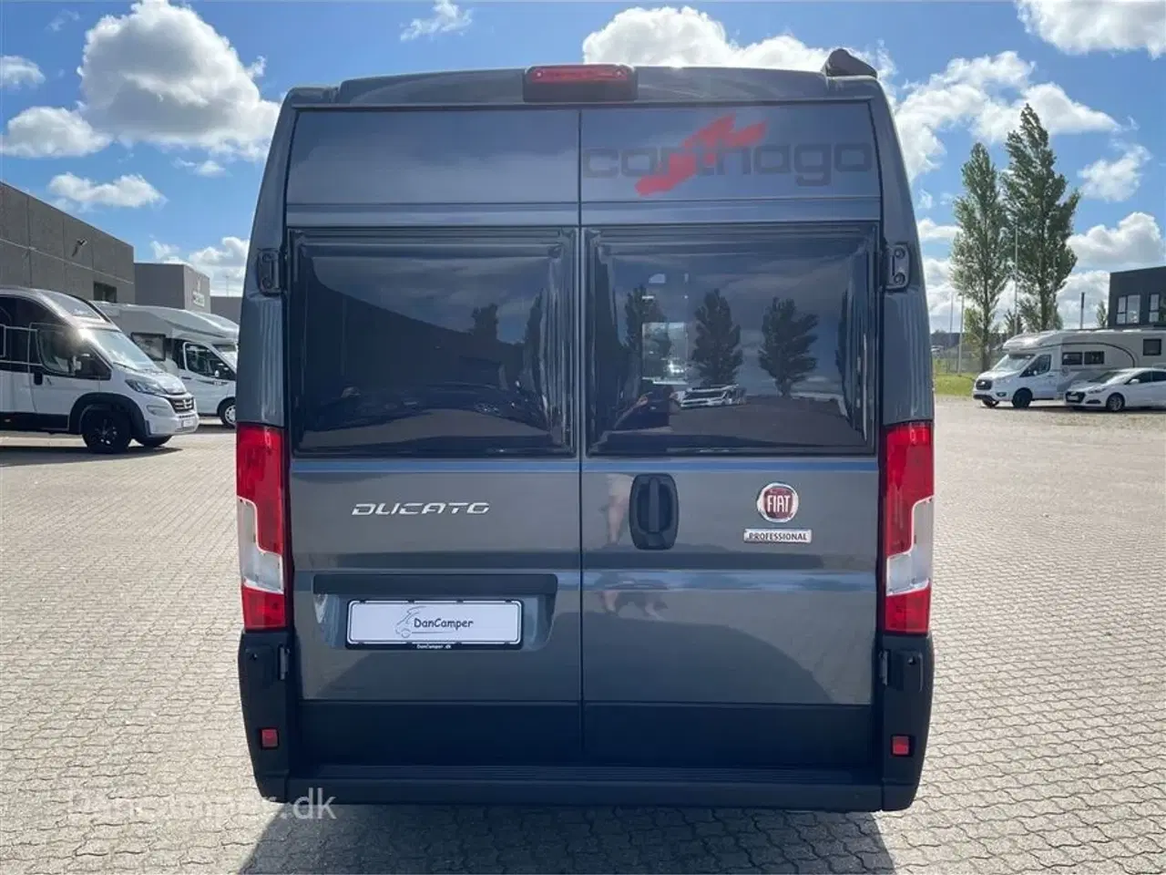 Billede 3 - 2024 - Carthago van 640 LE GT   MESSEPRIS kr. 1.099.900,- SPAR kr. 156.630,- Topmodel - enkeltsenge, Ko-øje-vinduer i bag, 9-trins automatgear, skiltegenkendelse, fjernlysassistent, navigation, Pioneer mediacenter, m.m.m.