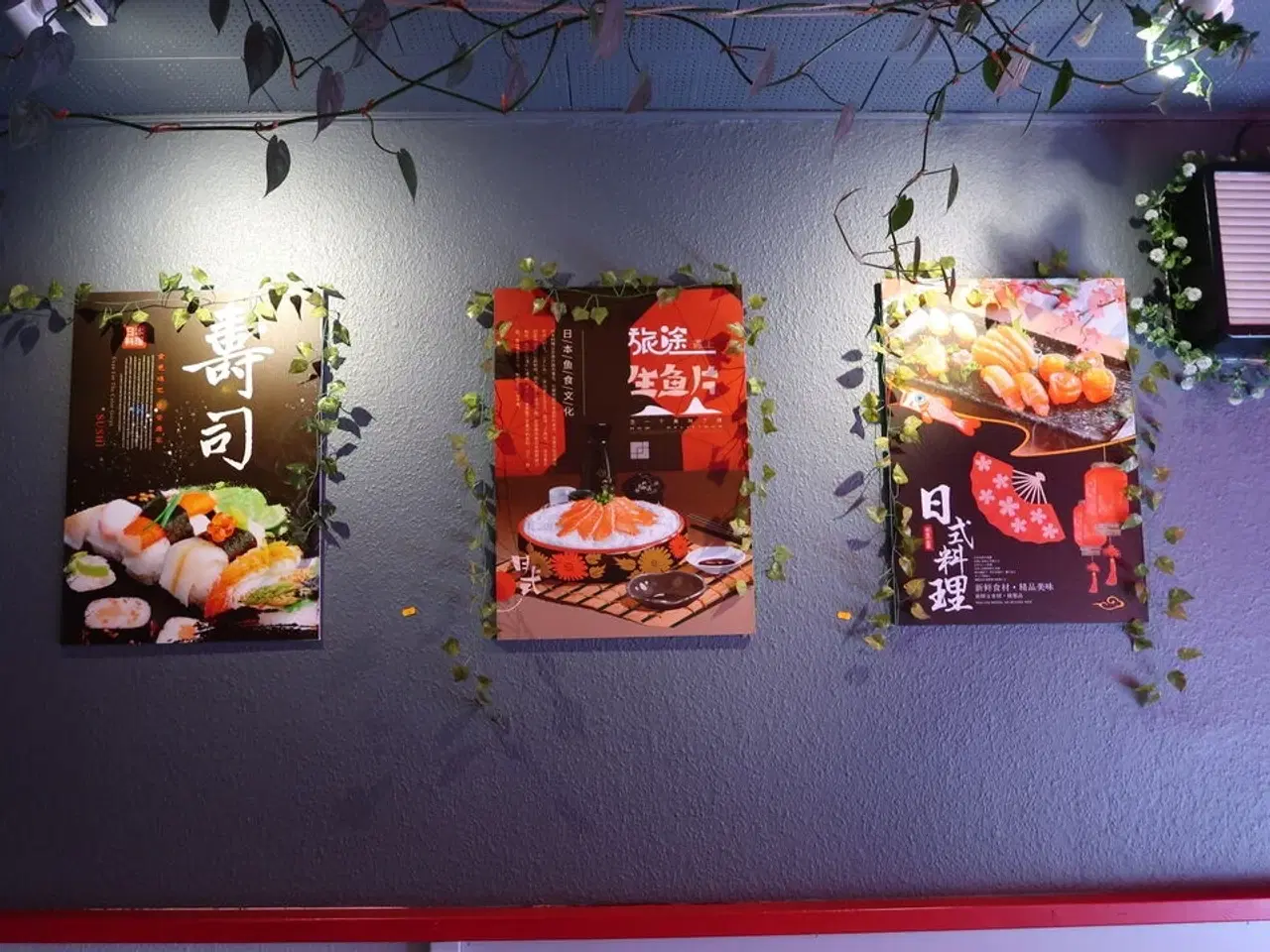 Billede 1 - 3 stk. plakater samt div. Planter