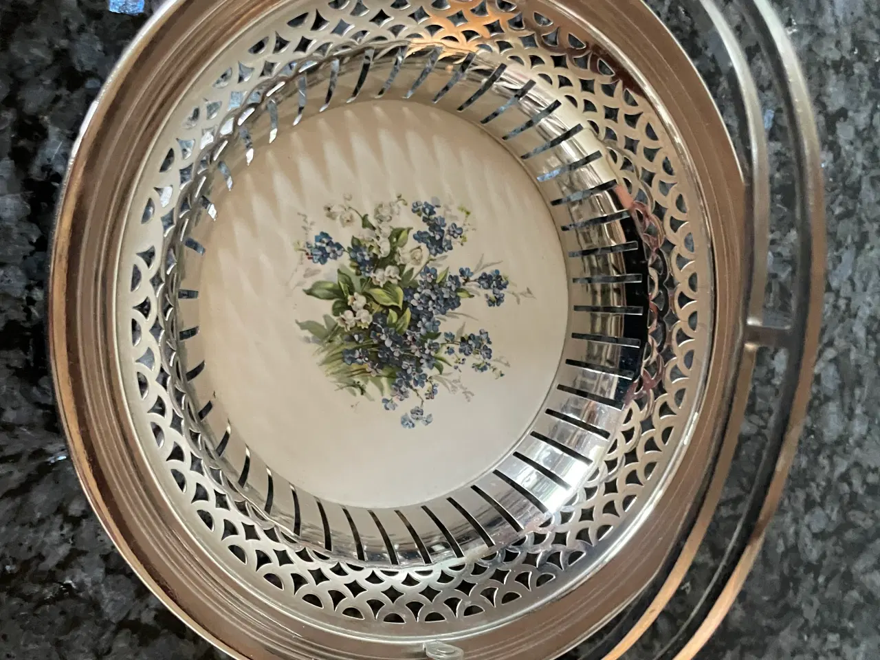 Billede 2 - Elegant metalkurv m/porcelænsbund