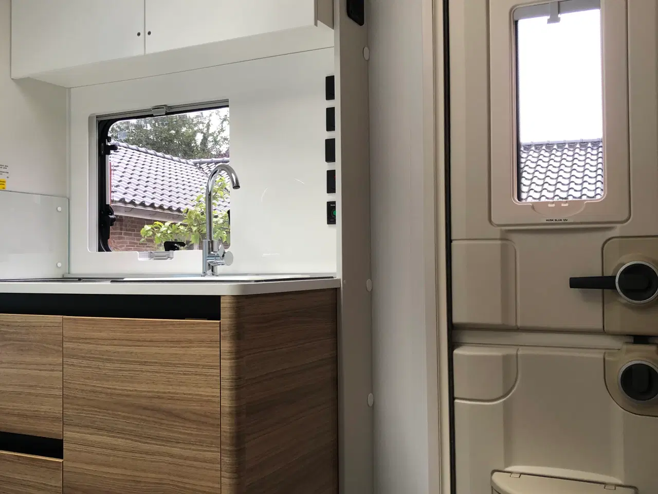 Billede 10 - Super flot 2 Pers. Campingvogn sælges