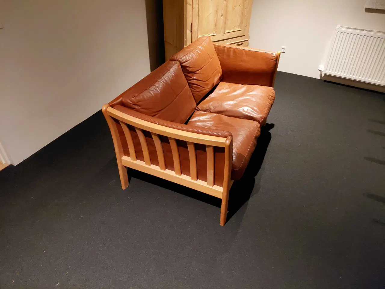 Billede 3 - Tremmesofa m læderbetræk