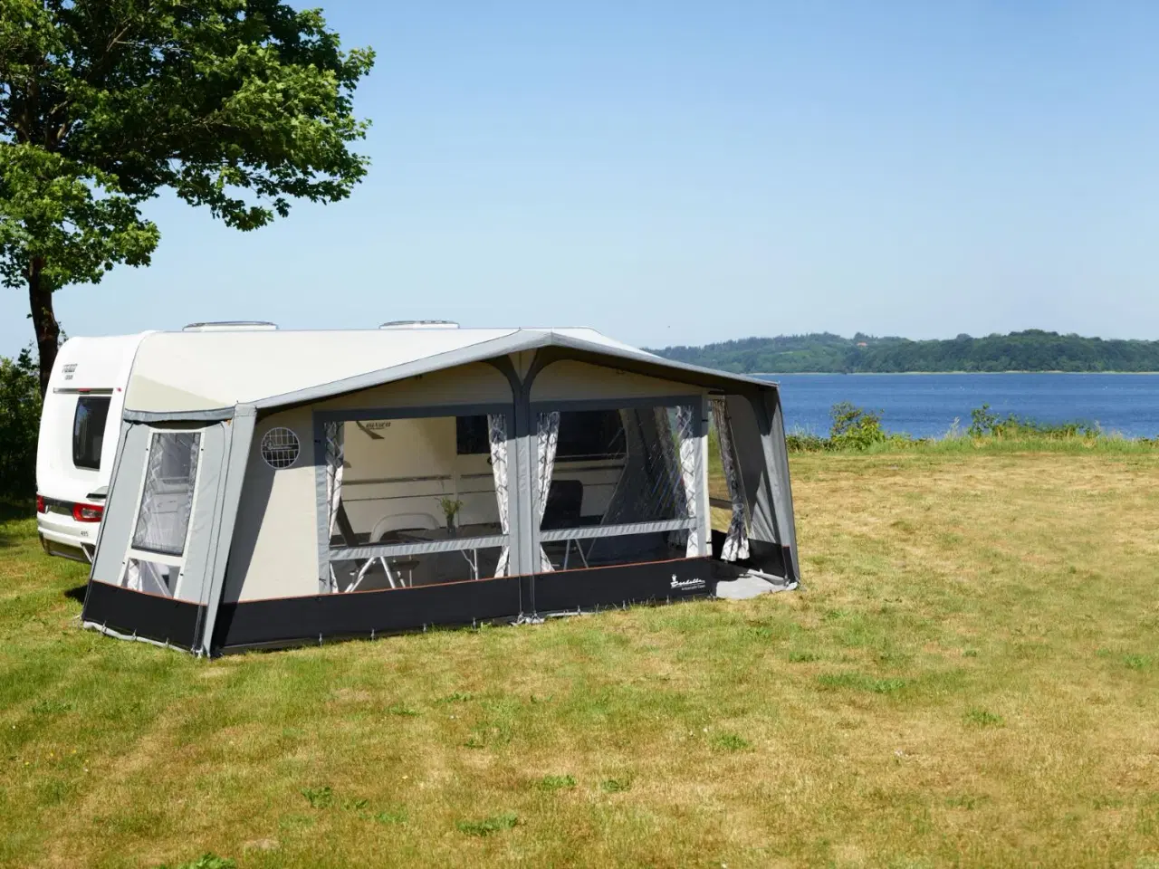 Billede 1 - Meget flot nyere Isabella Ambassador 18A-size