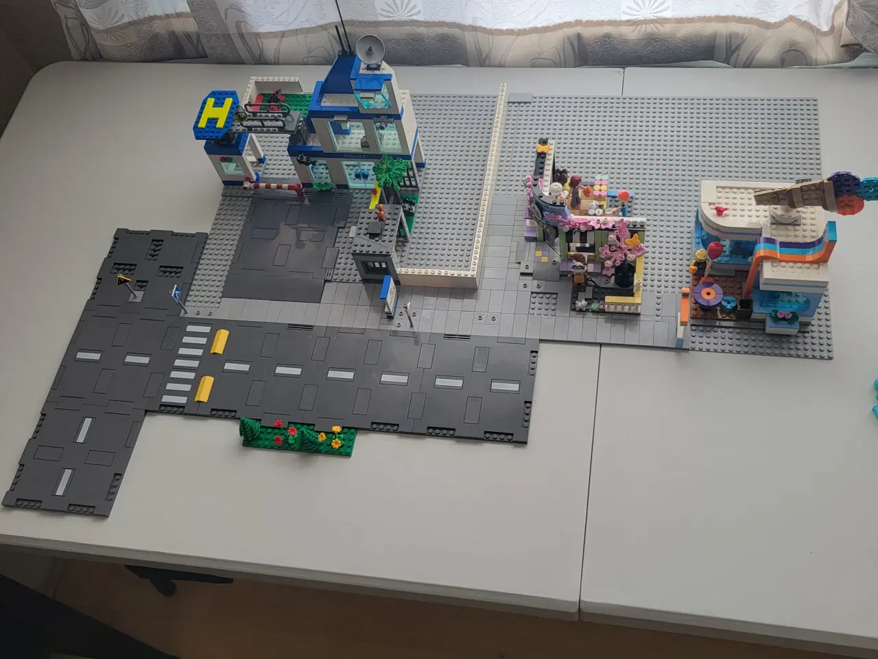 Billede 3 - Masser af lego byggesæt og mange løse dele, plader
