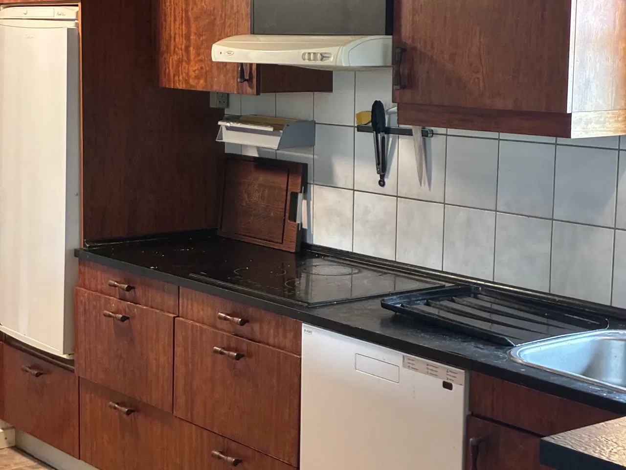 Billede 3 - Køkkenelementer og vitrineskab