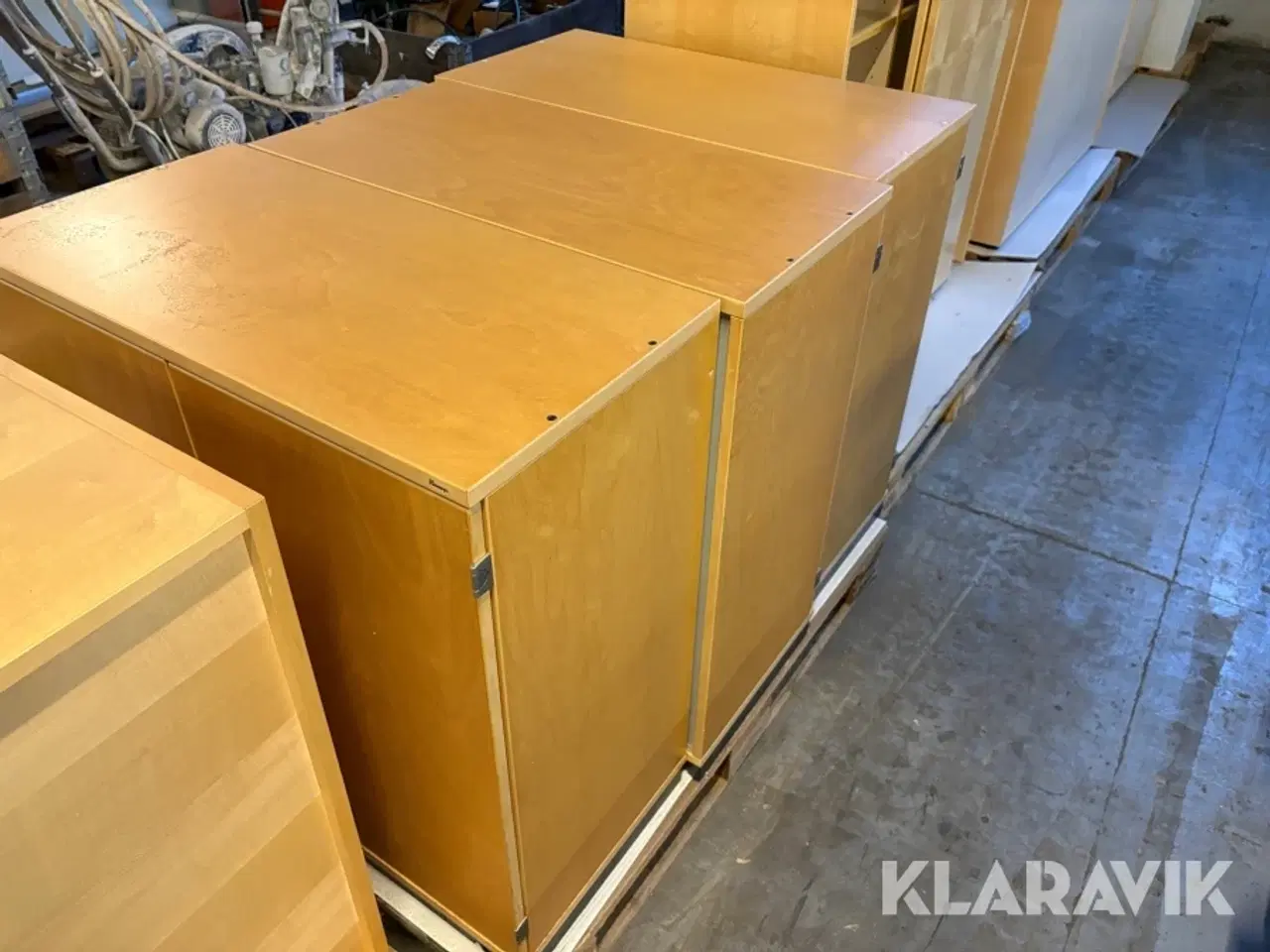 Billede 10 - Lot med kontormøbler - 9 paller