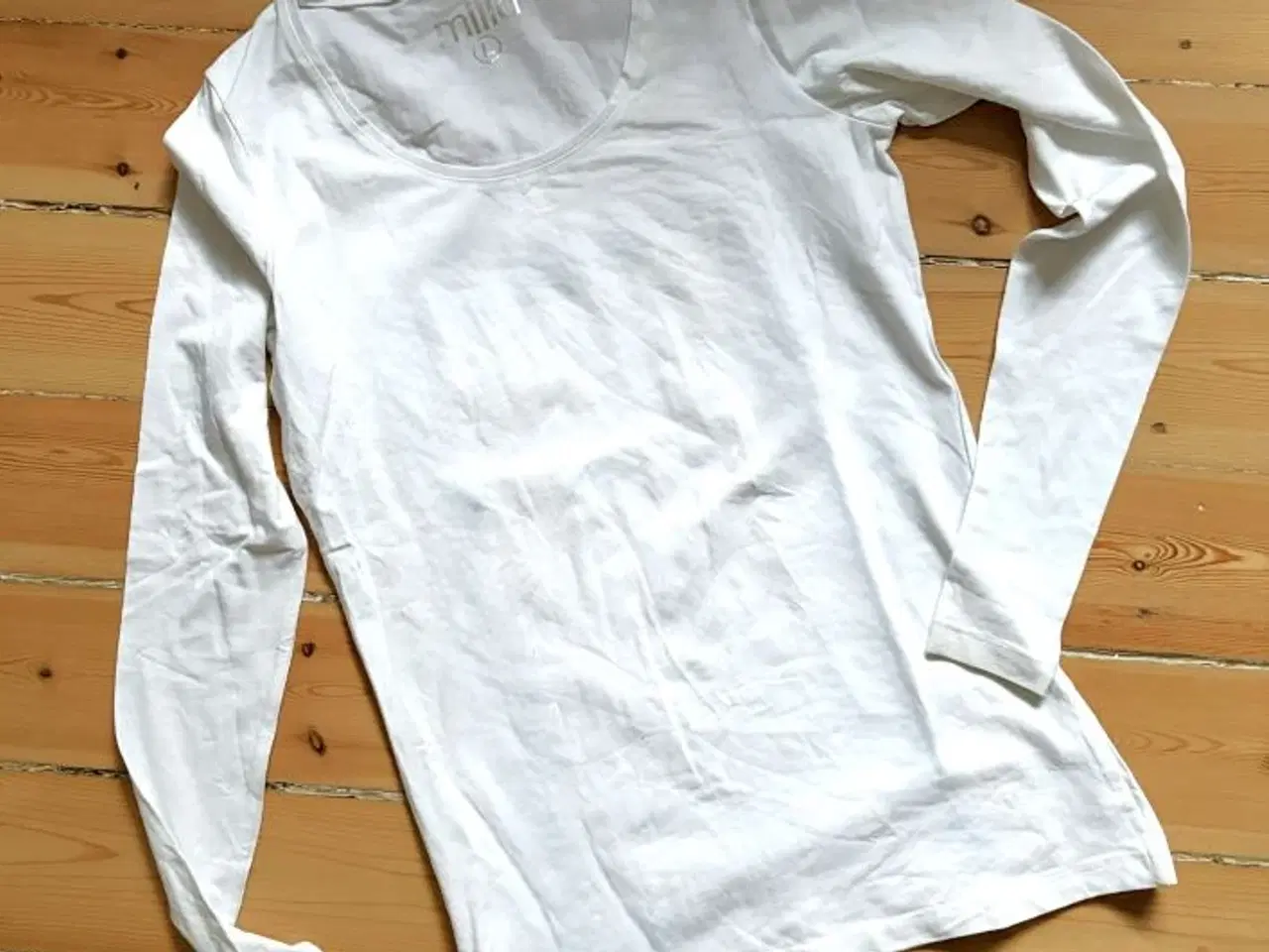 Billede 5 - 2 toppe fra Milla. Uden og med lange ærmer.