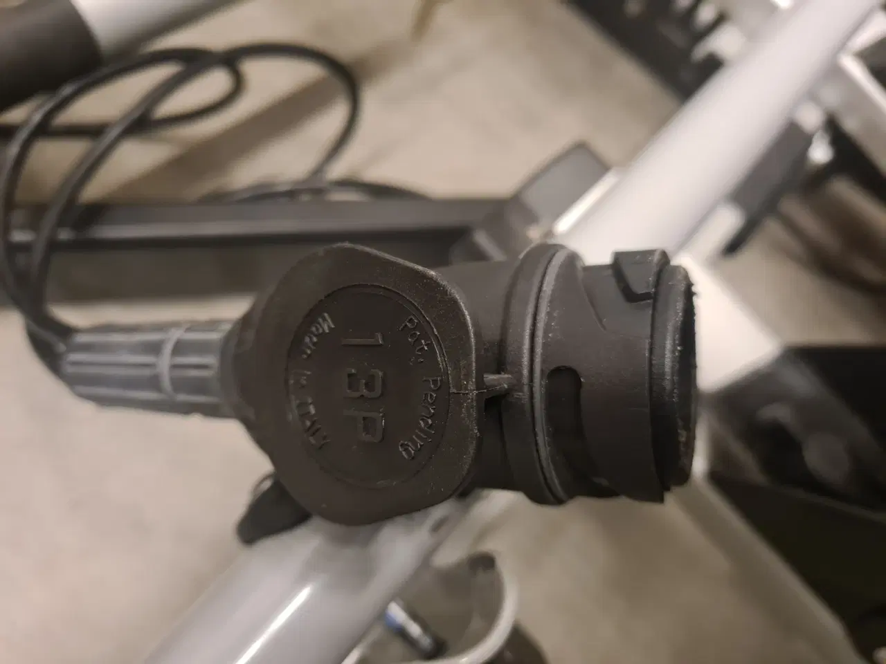 Billede 6 - Cykelholder til to elcykler med vippefunktion