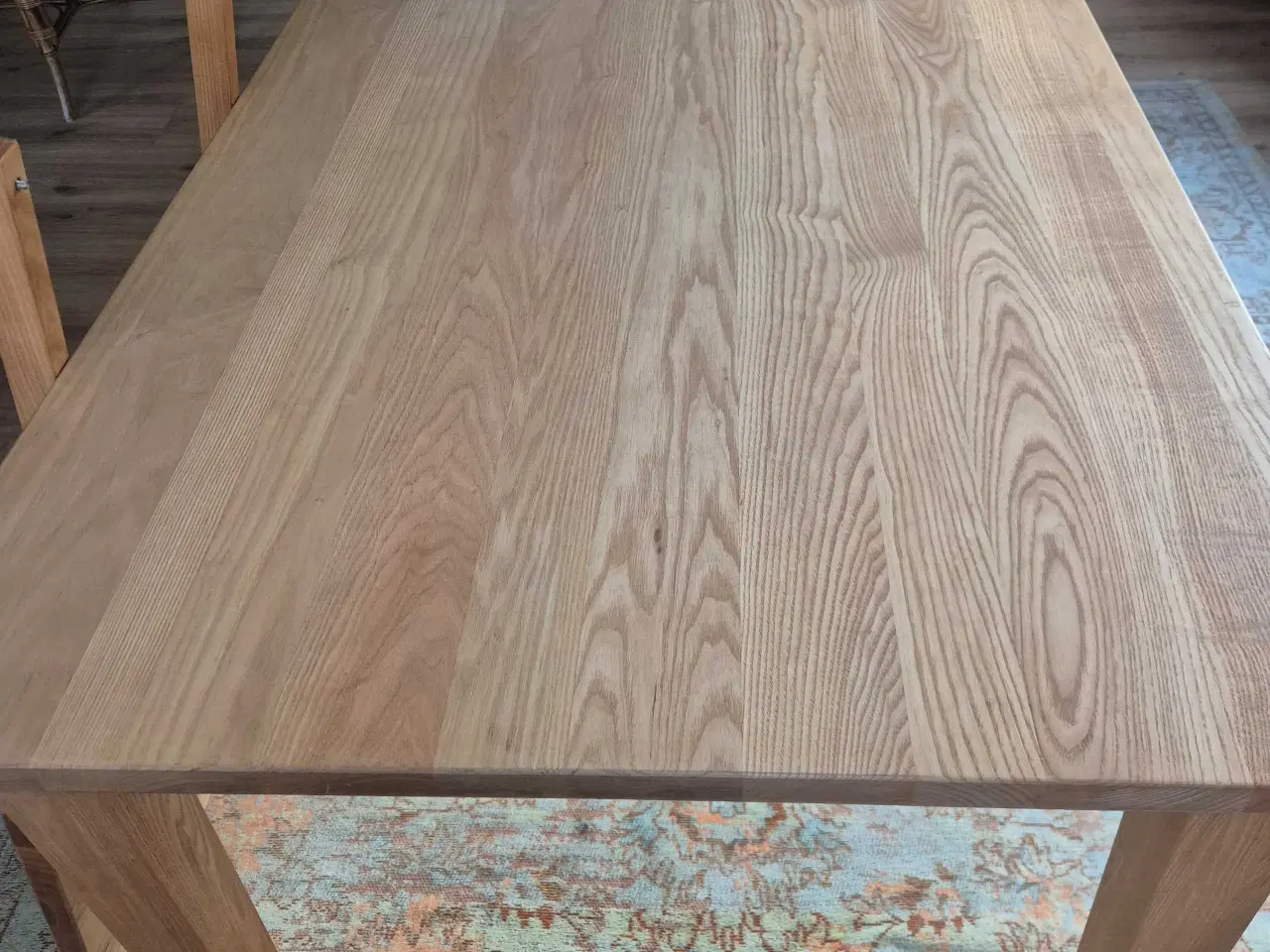 Billede 1 - Massivt spisebord med plader