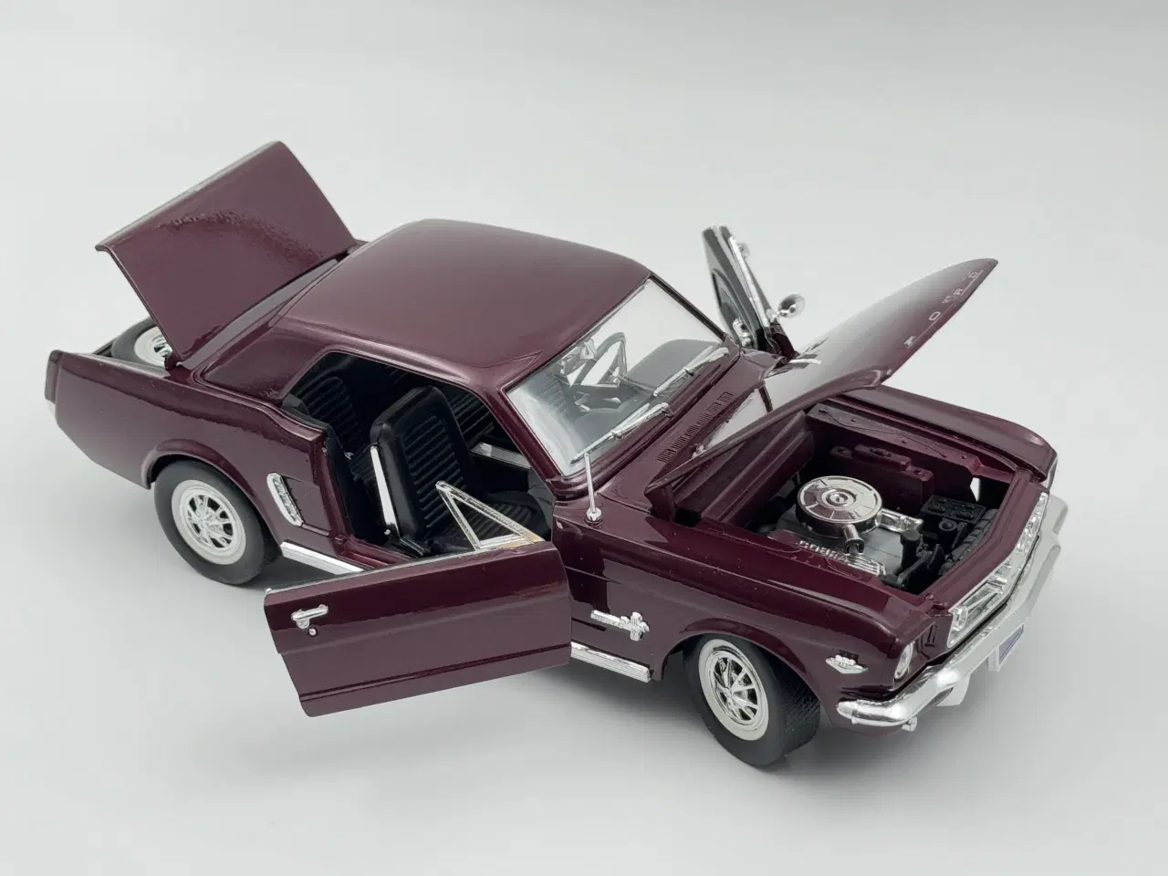 Billede 4 - 1964 Ford Mustang Coupe 1964½ model 1:18