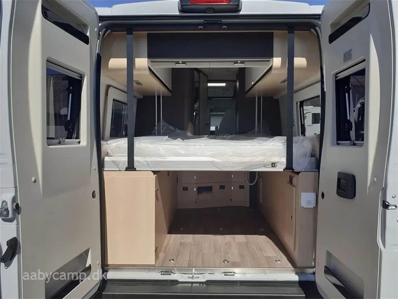 Billede 15 - 2024 - Autostar van V630G Design Edition   Luksus Van. Automatgear. lædersæder.  Alufælge, Batterier. solceller. markise. cykelstativ.  stor hæve/sænke seng i bagenden.  DER TAGES FORBEHOLD FOR ÆNDRINGER I KM. TAL!!