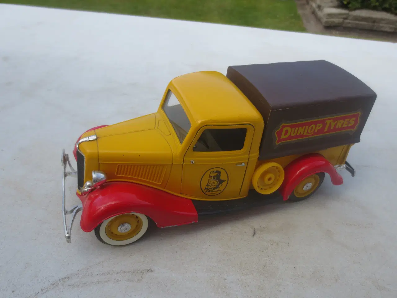 Billede 2 - 1 stk Modelbil Ford V-6 Årg 1936