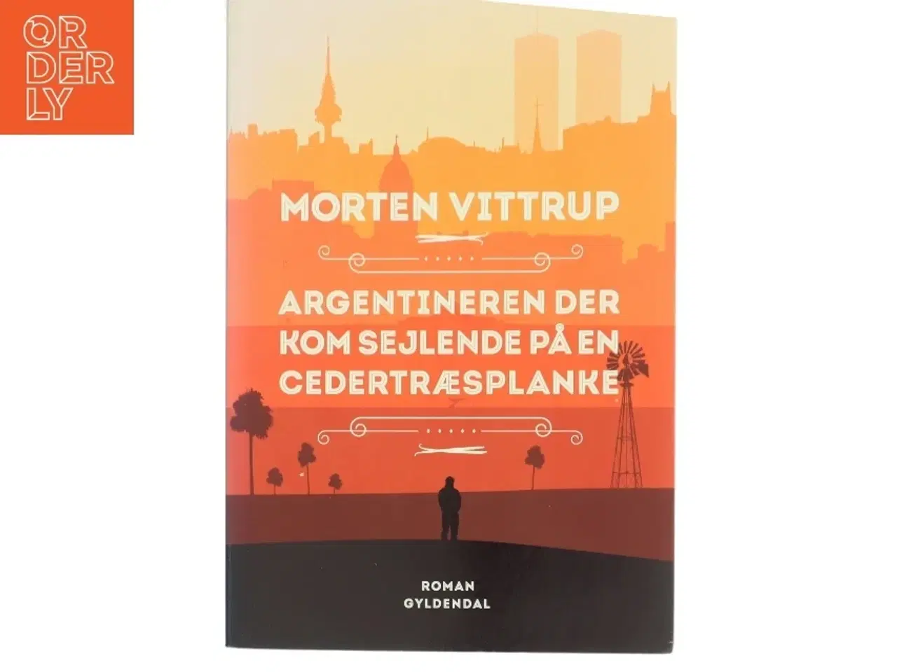 Billede 1 - Argentineren der kom sejlende på en cedertræsplanke : roman af Morten Vittrup (f. 1983) (Bog)