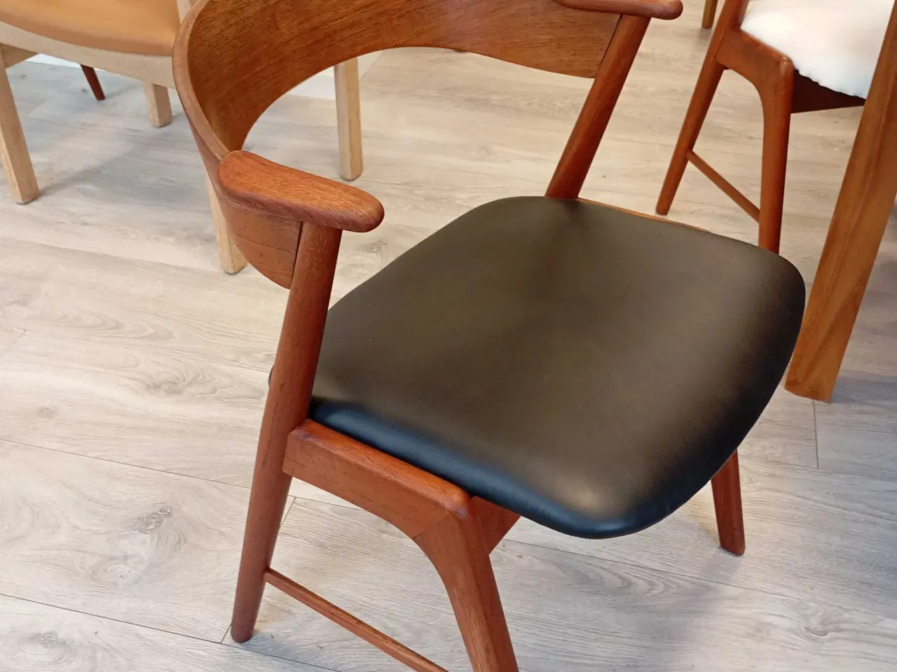 Billede 1 - 4 stk Kai Kristiansen Model 32 Stole – Klar til N