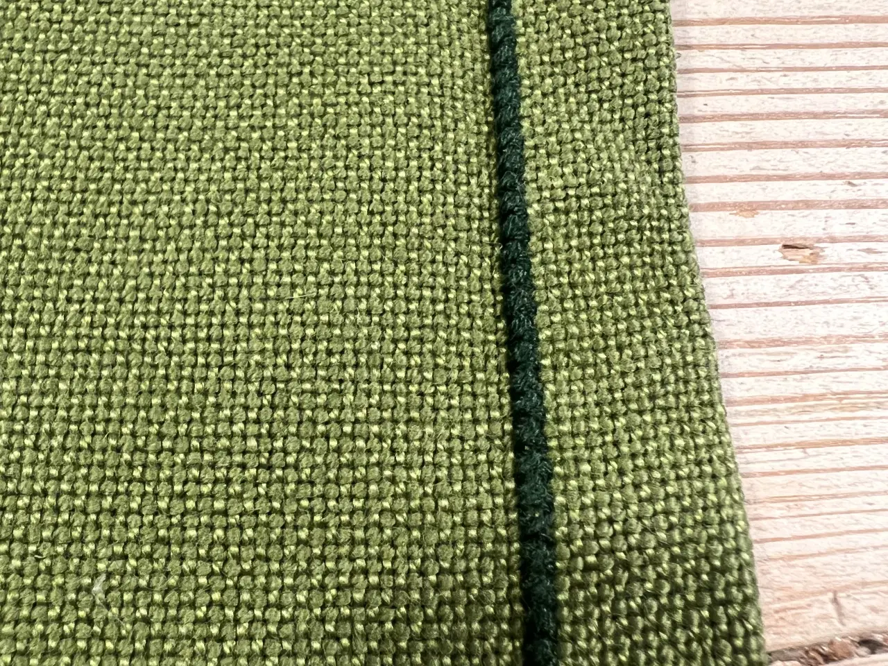 Billede 5 - Broderet påskeløber i mørkegrøn