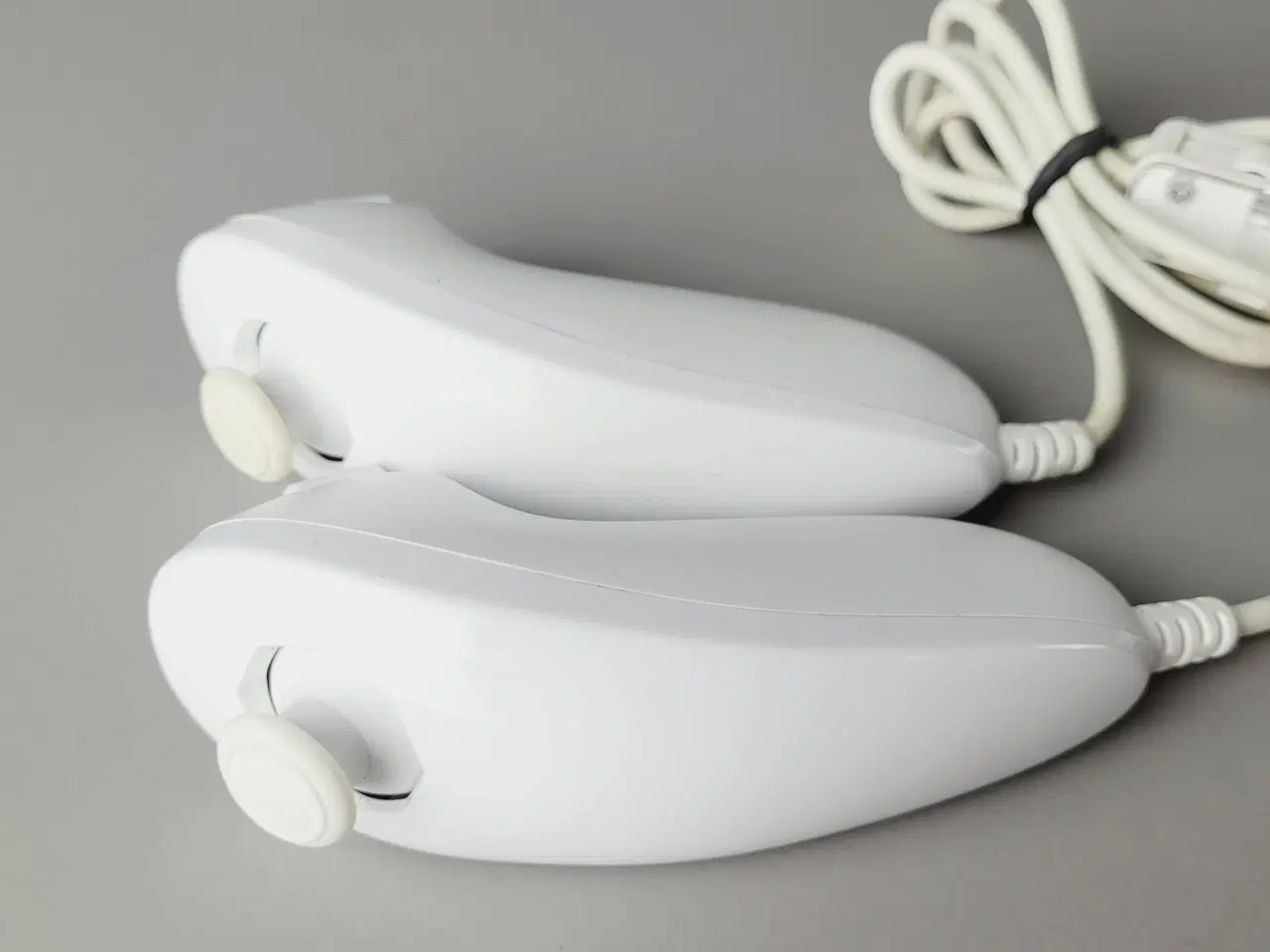 Billede 3 - ⭐️· 🎮 Originale Wii Nunchuk controllere (2 stk.) 