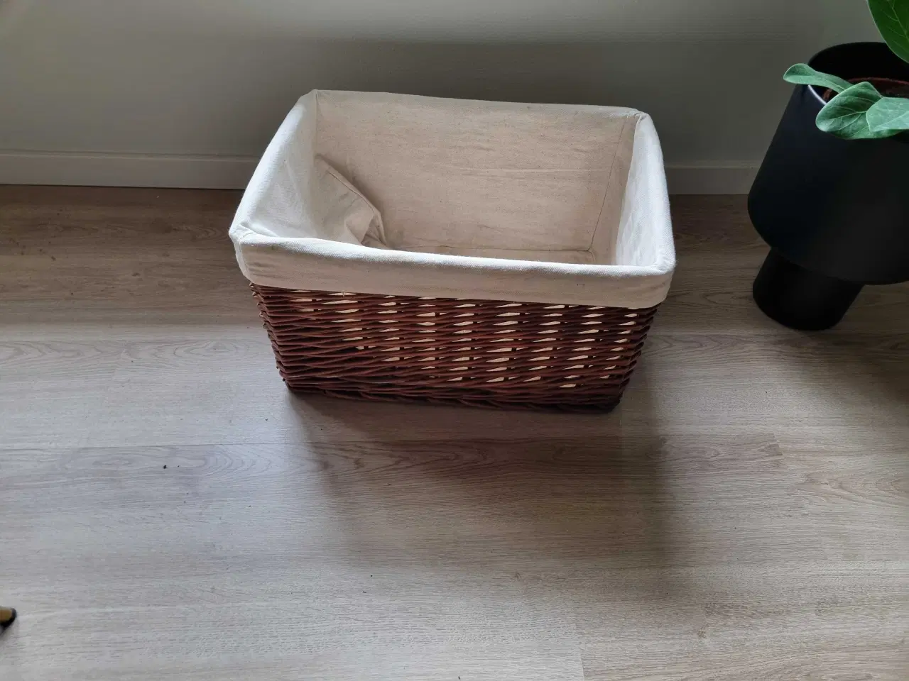 Billede 1 - Kurv med stof i