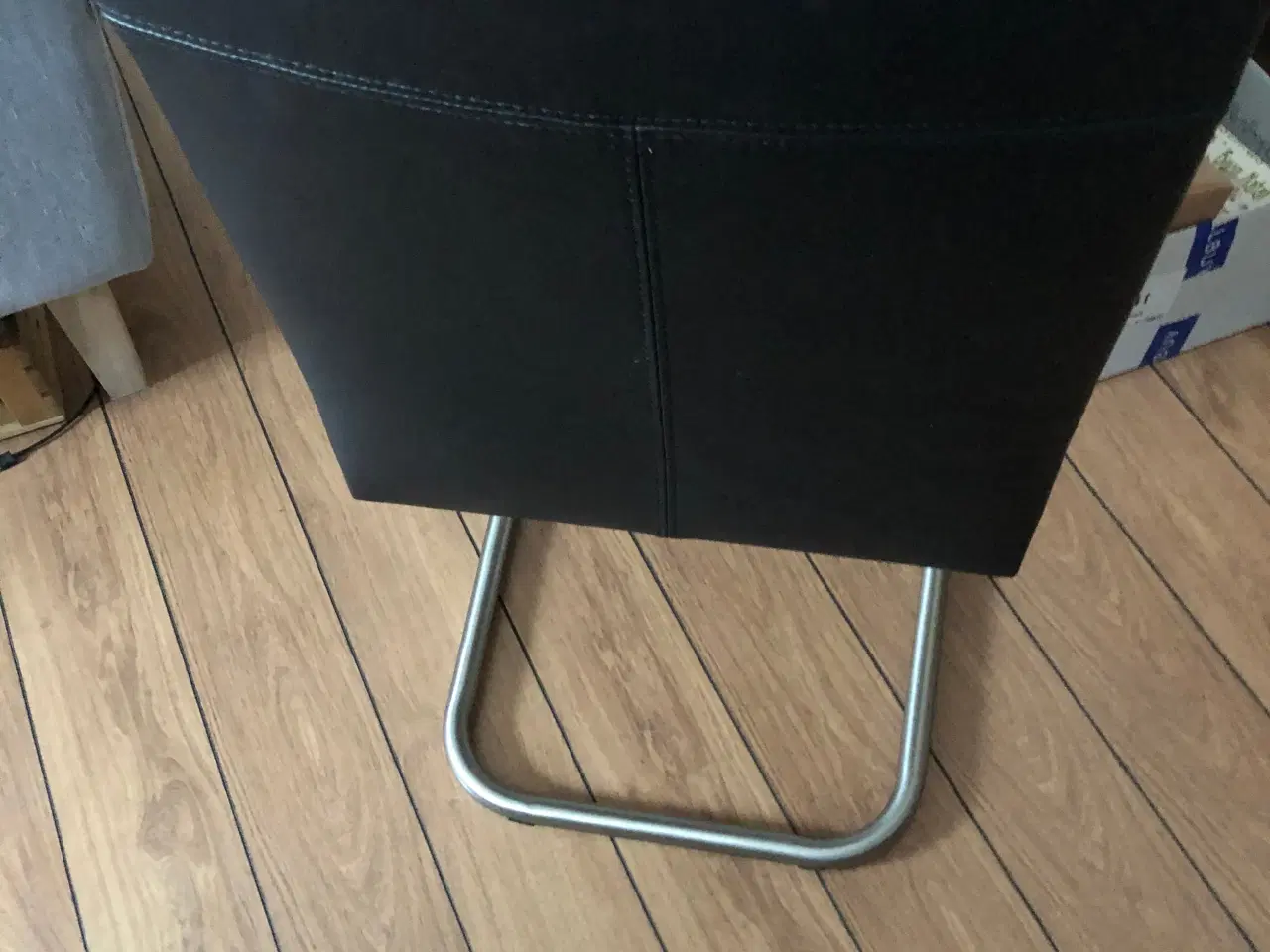 Billede 2 - Spise stole sort læder 6 stk