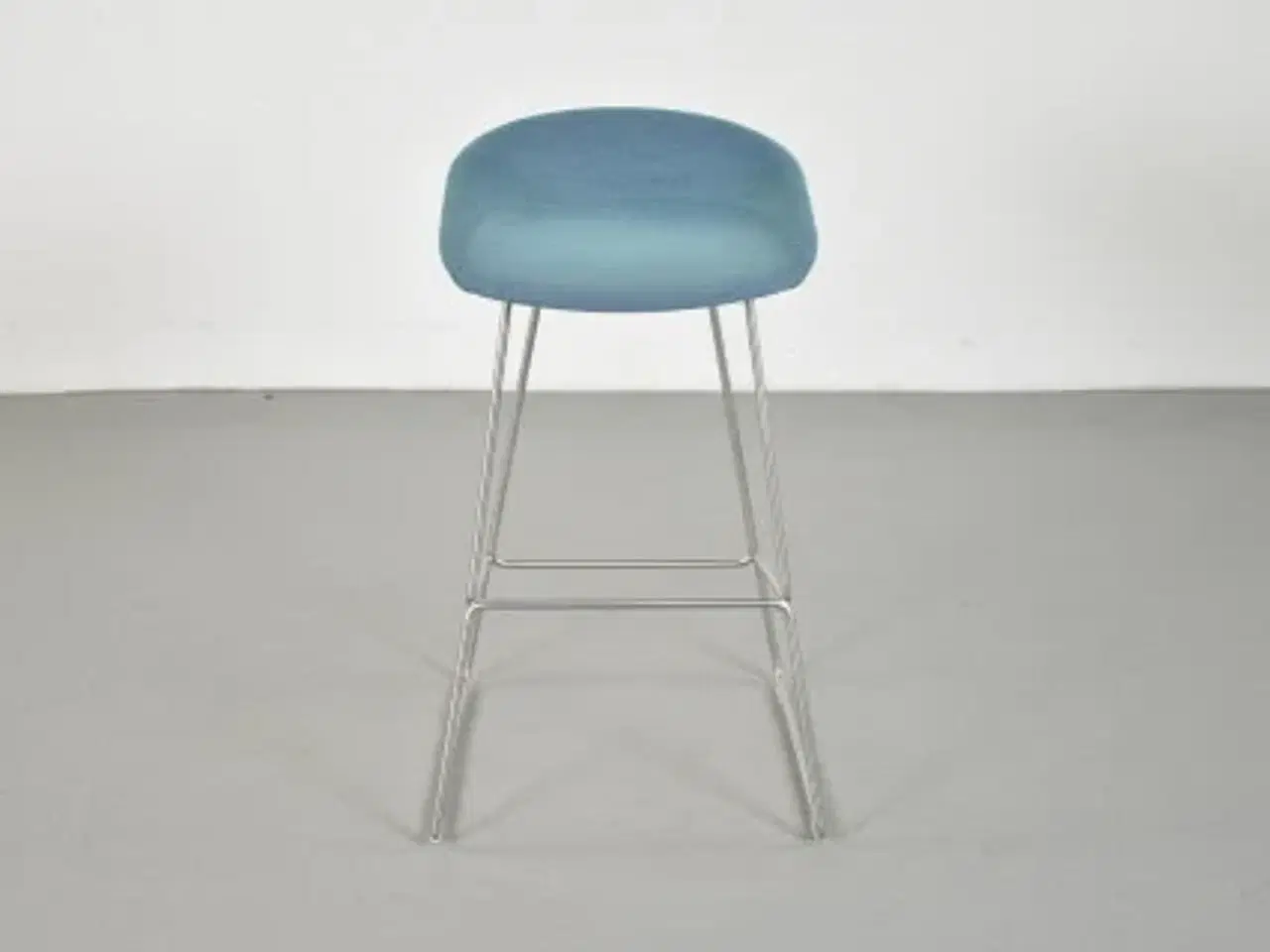 Billede 1 - Hay about a stool barstol i blå