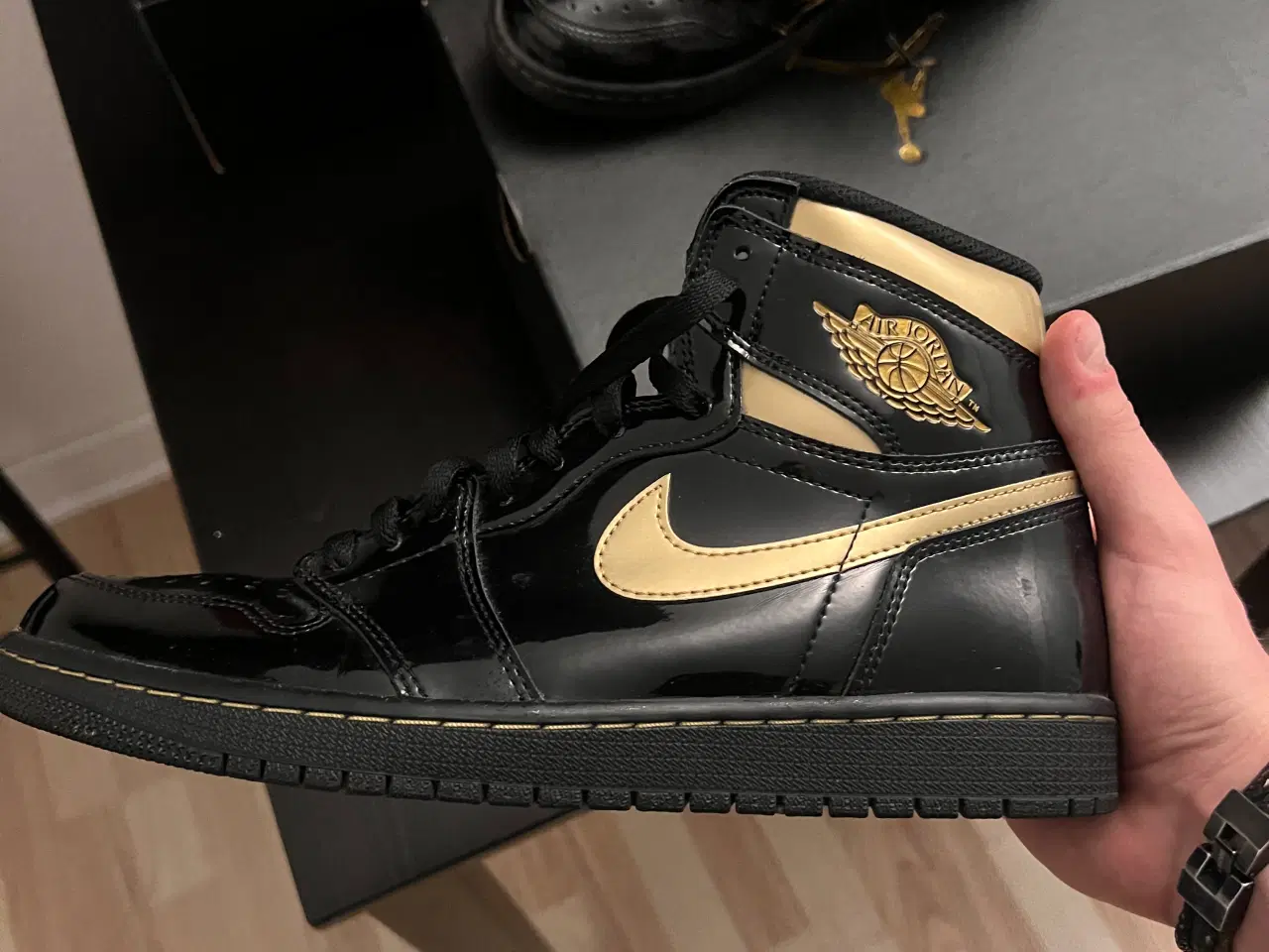 Billede 2 - Air Jordan 1 High Black Metallic Gold 