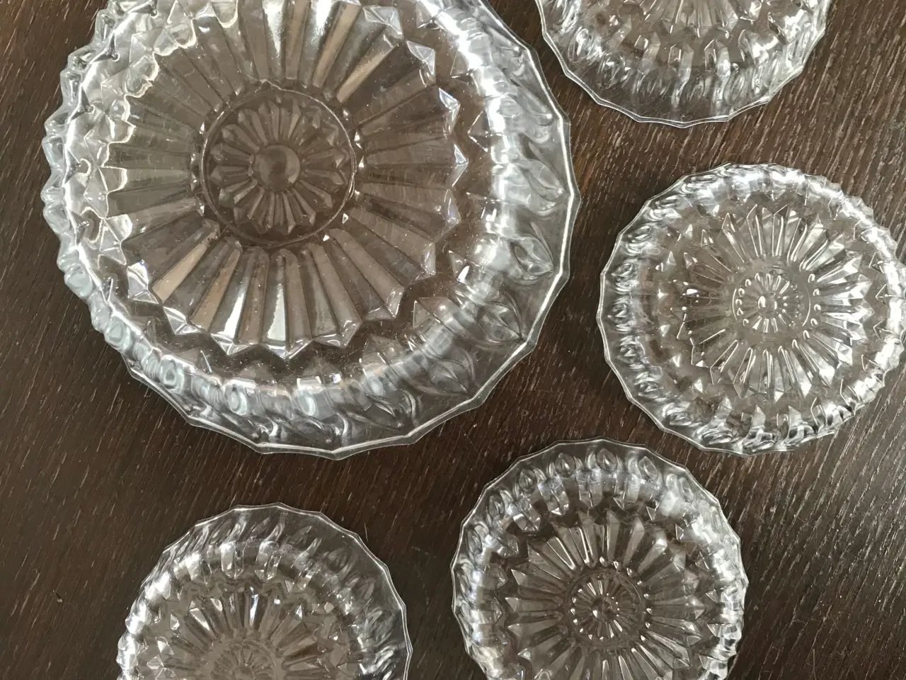 Billede 4 - Et stort og 4 små glasskåle 