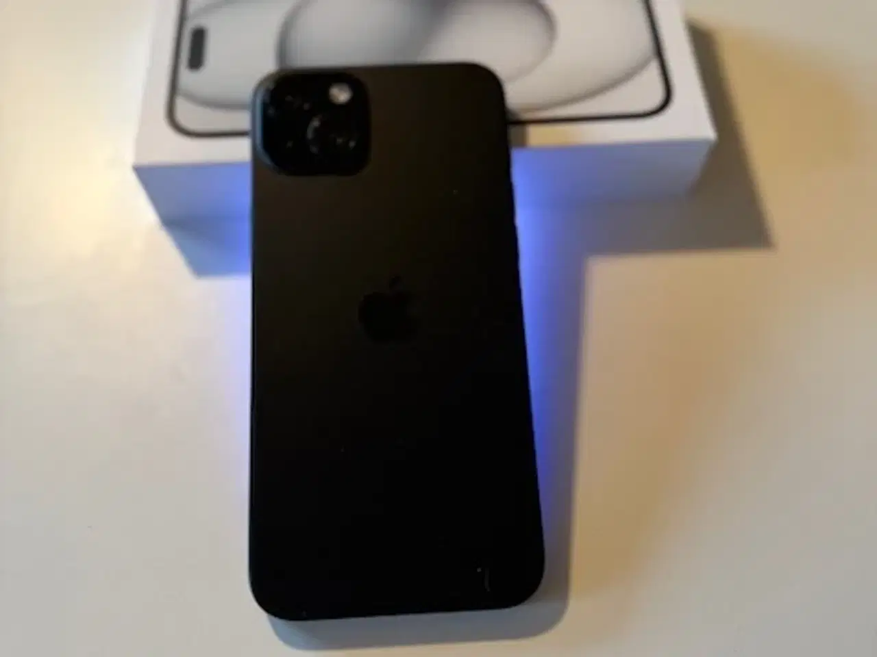 Billede 2 - Velholdt iPhone 15 Plus sælges