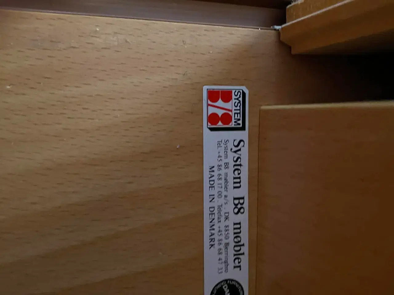 Billede 3 - Skænk med jalousilåger og reol