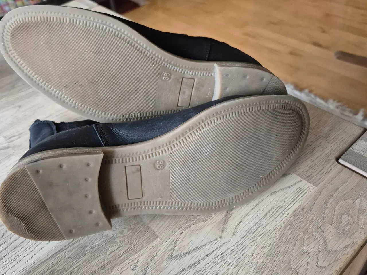 Billede 2 - Ankelstøvler i skind. 