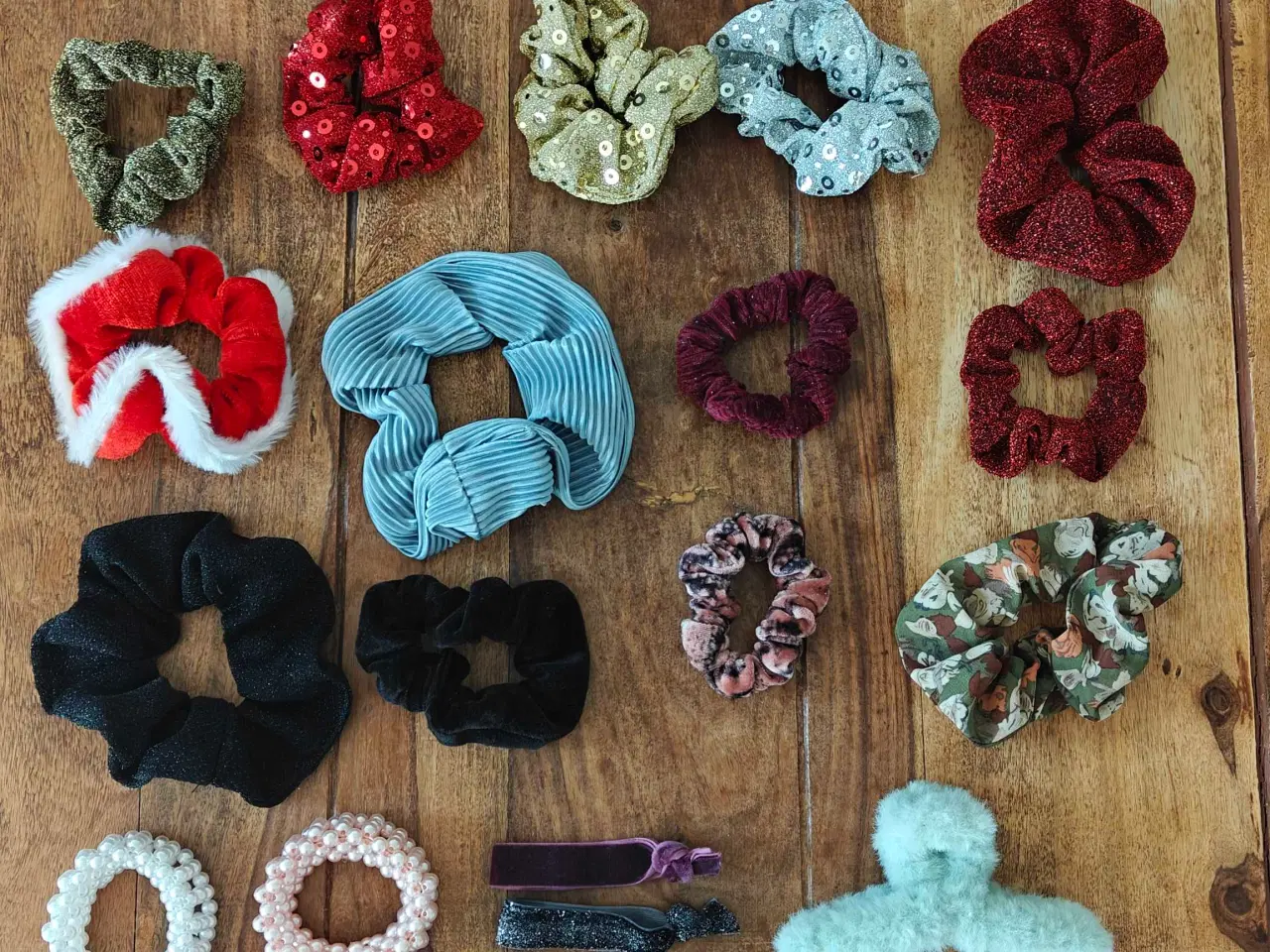 Billede 1 - Hår schrunchies, elastikker og hårklemmer