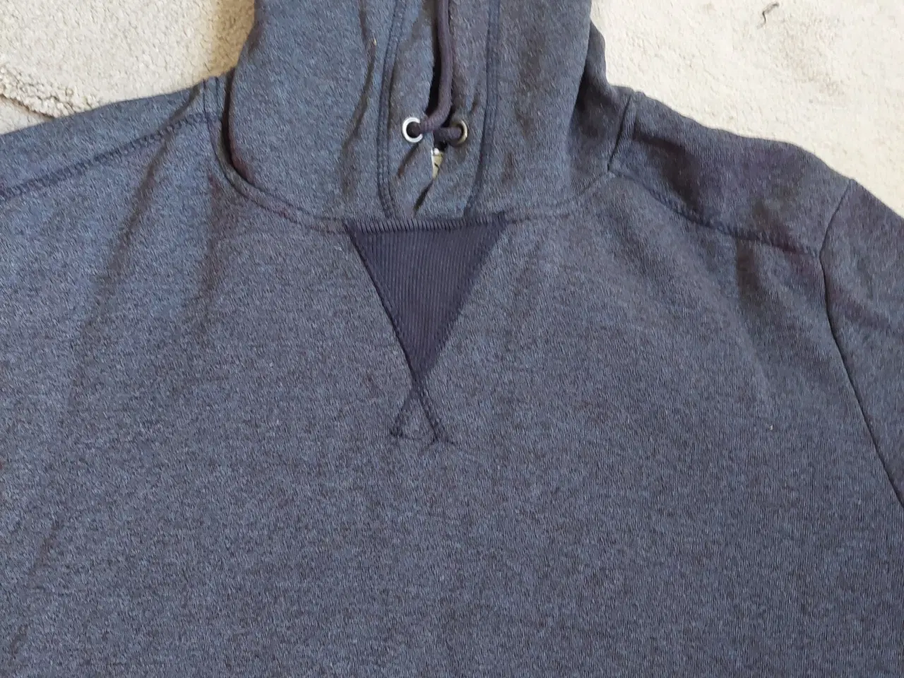 Billede 3 -  trøje med hætte og lommer foran, str. XXL