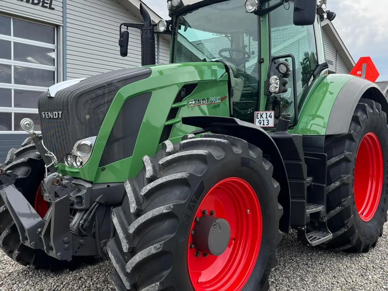 Billede 22 - Fendt 828 Profi model.  Meget flot traktor med nye fordæk.