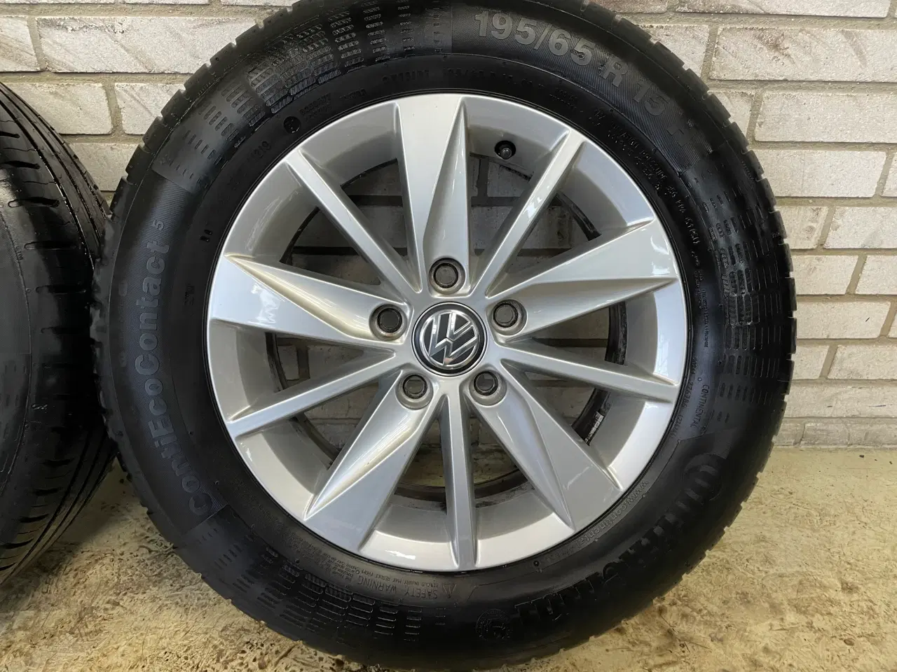 Billede 5 - 15 VW Golf 195/65r15 Ref.C0 sommer