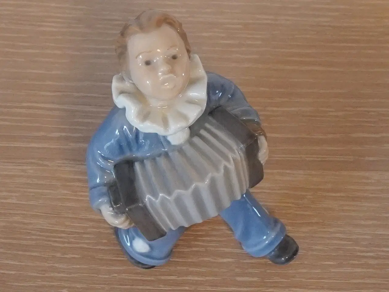 Billede 5 - Barn med harmonika 1. sort. Ada Bonfils f RC 1945