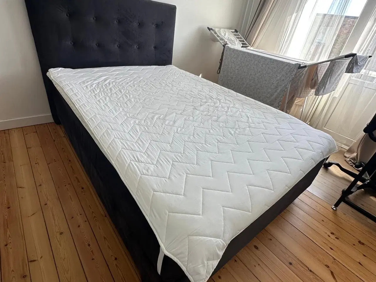 Billede 4 - Bed with headboard 