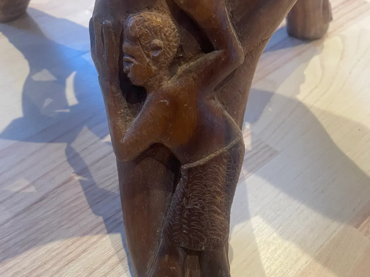 Billede 15 - Africana bord-håndskåret stel med figurer, 19fotos