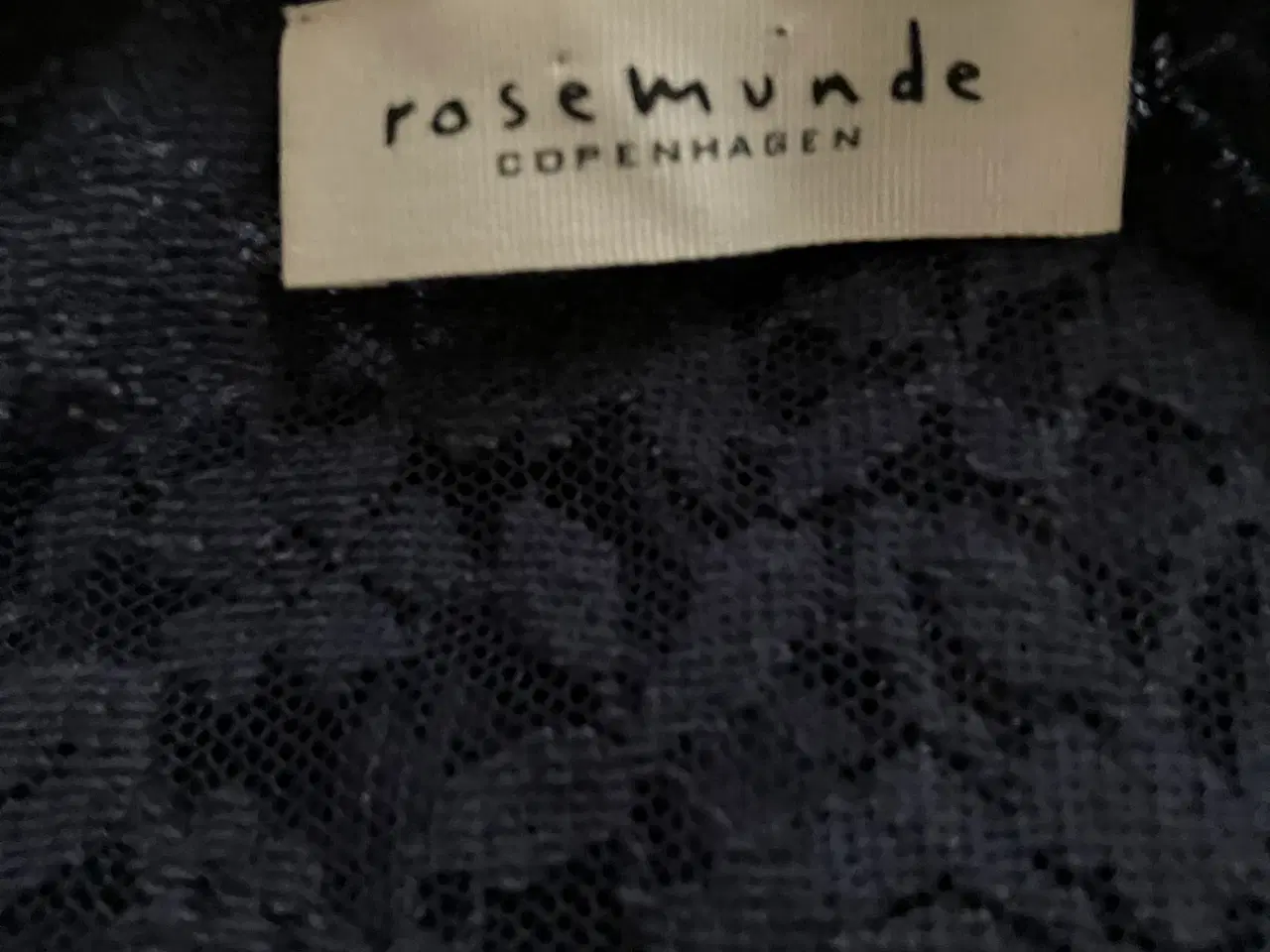 Billede 3 - Bluse fra Rosemunde i blonde 50% bomuld, 44% polya