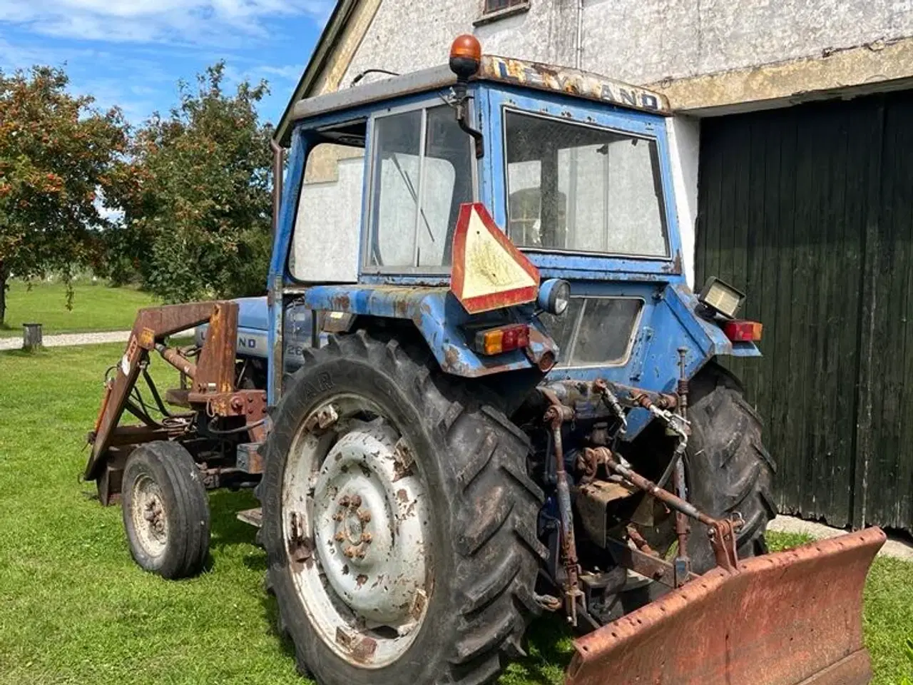 Billede 4 - Traktor Leyland 262 med frontlæsser