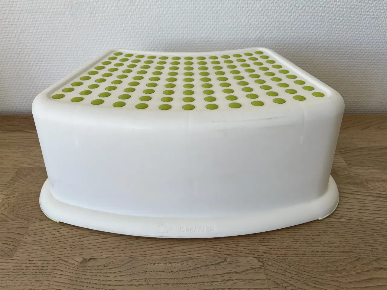 Billede 1 - Skridsikker badeværelsesskammel hvid/grøn