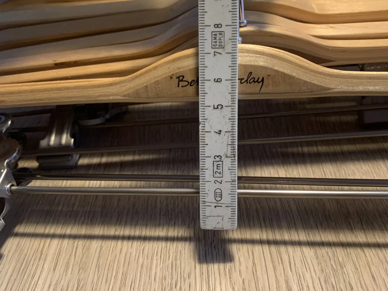 Billede 5 - 10 styk bukse/nederdel træbøjler