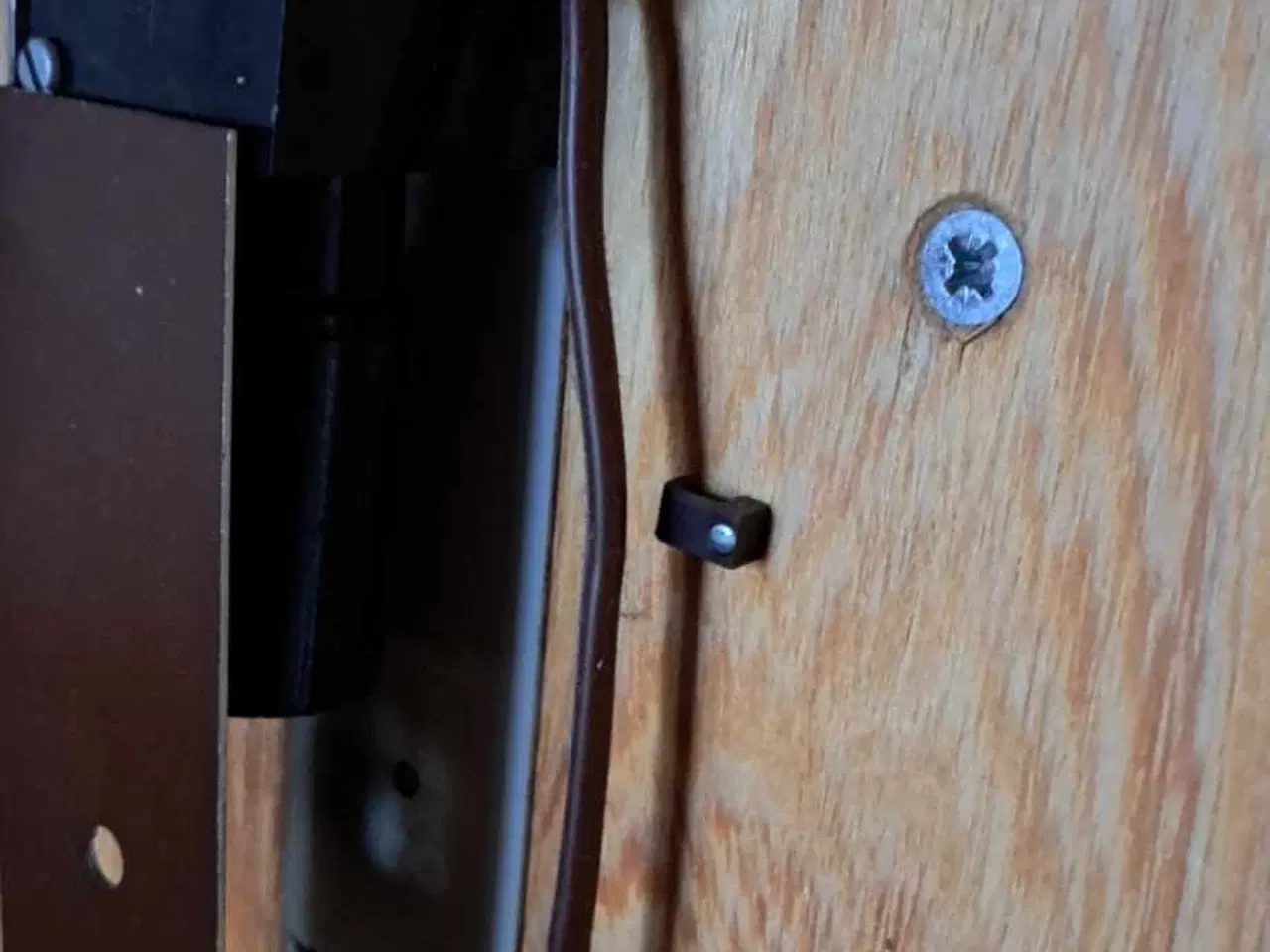 Billede 3 - Lys panel til at hænge over skabe